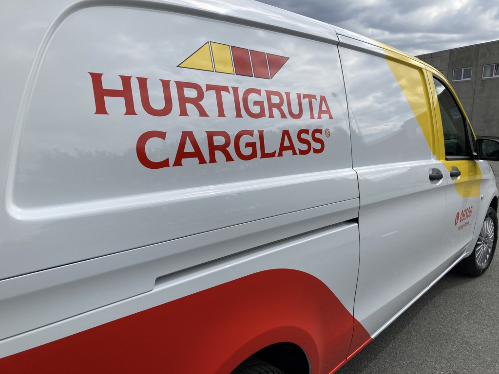 Hurtigruta Carglass // Mercedes Vito 06.23